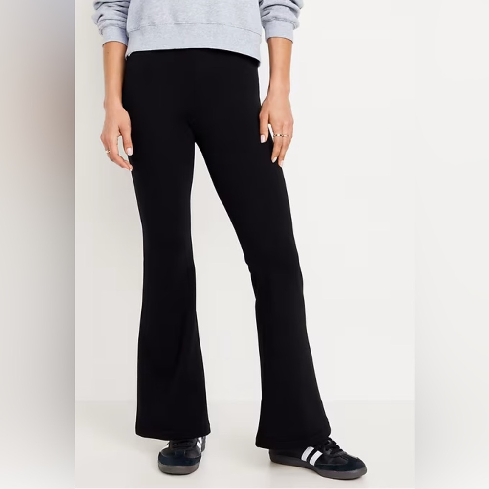 Old Navy Women’s Fleece Lined Black Flare Pants in size XS